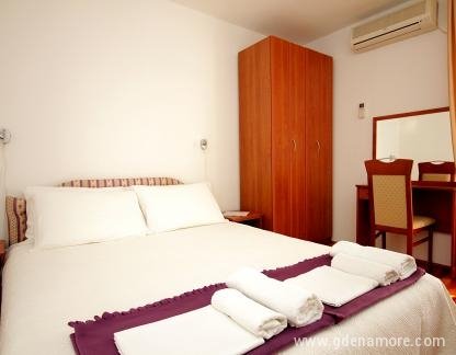 Apartamentos Draskovic, apartamento de 2 dormitorios, alojamiento privado en Petrovac, Montenegro - Soba 3